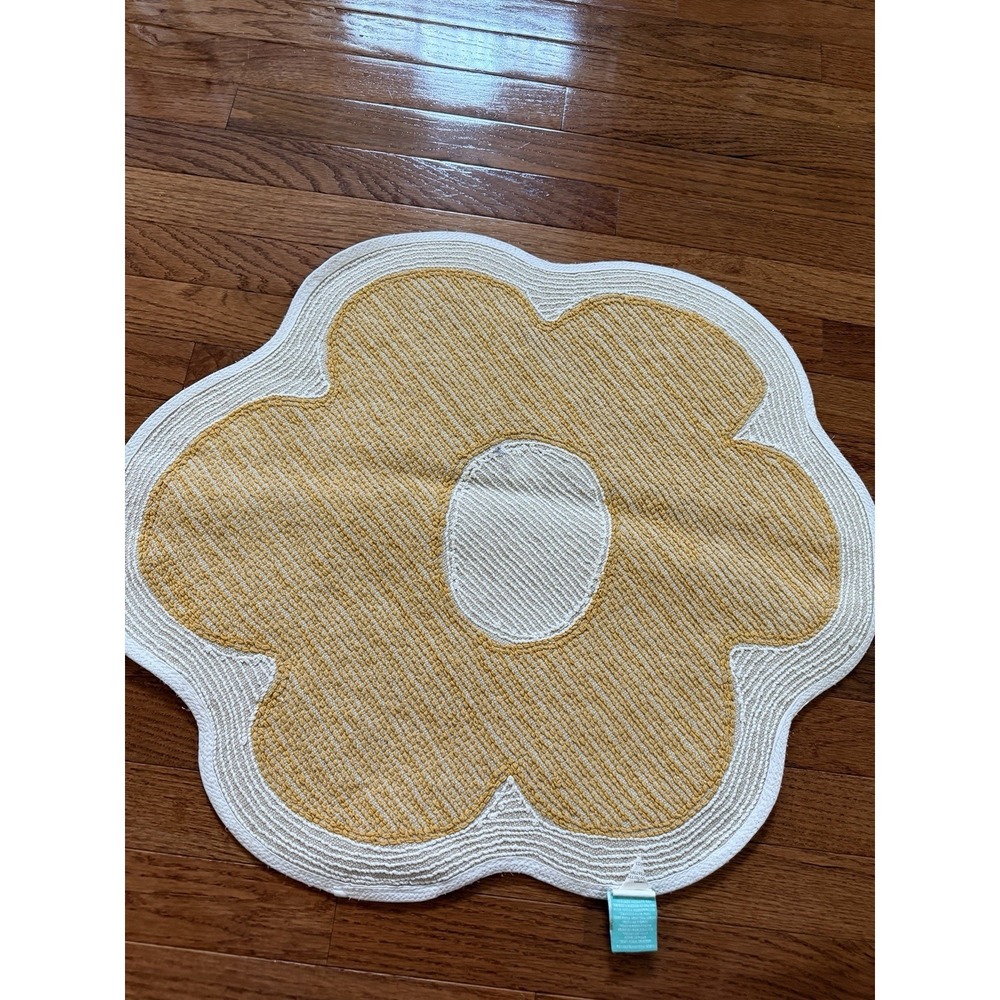 Target Pillow fort Yellow flower rug - Picture 2 of 4